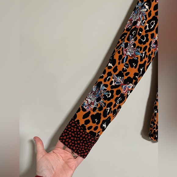 Esqualo Artsy Multicolor Abstract Animal Print Button Down Top Size 4 - Picture 6 of 8